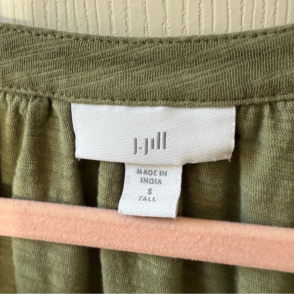 J.Jill Olive Green Boho Embroidered 3/4 Sleeve Tunic Top Tassel V-Neck Size S - Picture 7 of 11